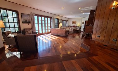 Venta - Chalet seis ambientes con piscina - Quintana 1043 - Los Troncos