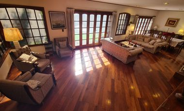 Venta - Chalet seis ambientes con piscina - Quintana 1043 - Los Troncos