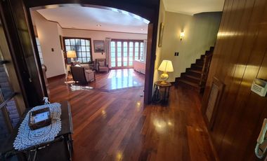 Venta - Chalet seis ambientes con piscina - Quintana 1043 - Los Troncos