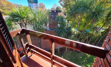 Venta - Chalet seis ambientes con piscina - Quintana 1043 - Los Troncos