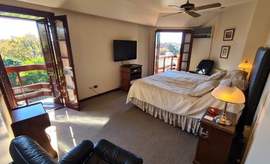 Venta - Chalet seis ambientes con piscina - Quintana 1043 - Los Troncos