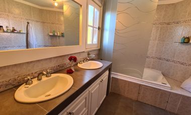 Venta - Chalet seis ambientes con piscina - Quintana 1043 - Los Troncos