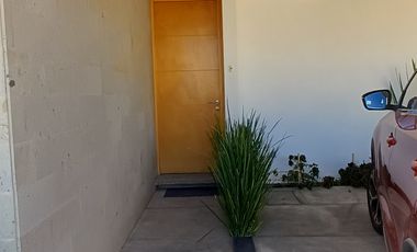 CASAMUEBLADA MODERNA/SEMINUEVA EN SAN ANGELO $35