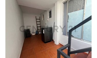 SE ARRIENDA AMPLIA CASA  AMOBLADA