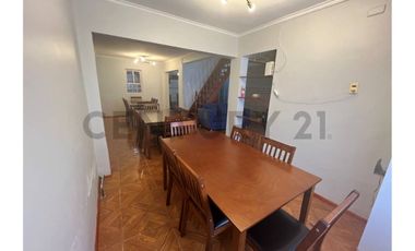 SE ARRIENDA AMPLIA CASA  AMOBLADA