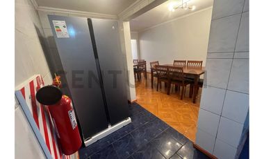 SE ARRIENDA AMPLIA CASA  AMOBLADA