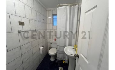 SE ARRIENDA AMPLIA CASA  AMOBLADA