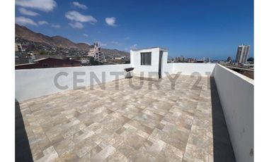 SE ARRIENDA AMPLIA CASA  AMOBLADA