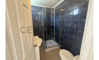 SE ARRIENDA AMPLIA CASA  AMOBLADA