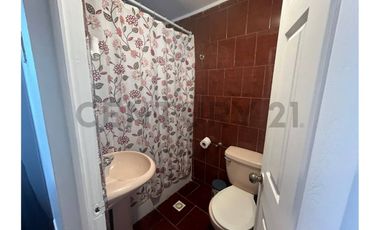 SE ARRIENDA AMPLIA CASA  AMOBLADA