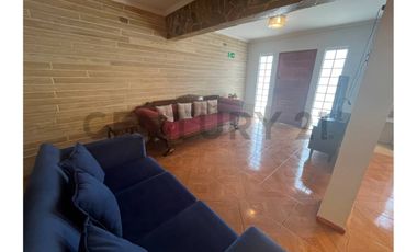 SE ARRIENDA AMPLIA CASA  AMOBLADA