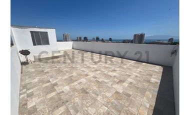 SE ARRIENDA AMPLIA CASA  AMOBLADA