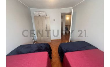 SE ARRIENDA AMPLIA CASA  AMOBLADA