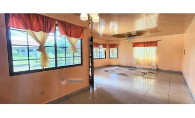 En VENTA residencia en ALGARROBOS