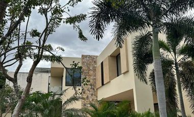 Casa en venta 3 recamaras con vista al lago Temozon norte Merida