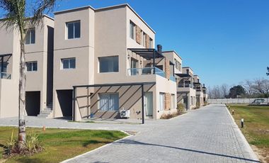 Duplex en venta en Green Village, Pilar