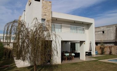 Excelente e inmejorable casa de 5 ambientes- NORDELTA