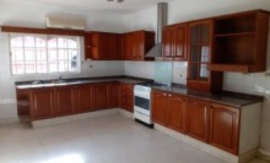 CASA 3 DORM EN VENTA EN BARRIO ALTO ALBERDI (Código: 327)