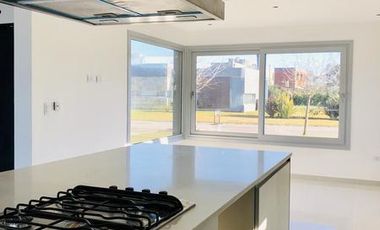 CASA en VENTA en Barrio Privado Los Naranjos - Canning