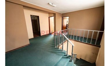 Excelente Ubicacion ! Casa En Jr Jacaranda - Valle Hermoso Surco
