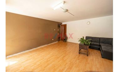 Excelente Ubicacion ! Casa En Jr Jacaranda - Valle Hermoso Surco