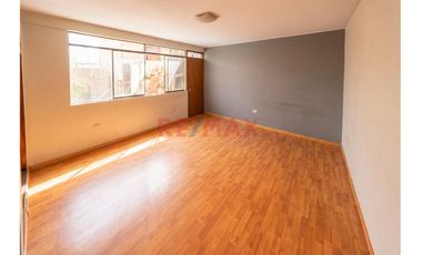 Excelente Ubicacion ! Casa En Jr Jacaranda - Valle Hermoso Surco