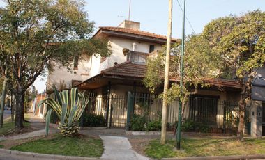 Casa en lote propio Inmejorable ubicación - Villa Adelina