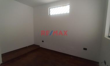 Departamento En Venta – Primer Piso Frente A Parque En Surco