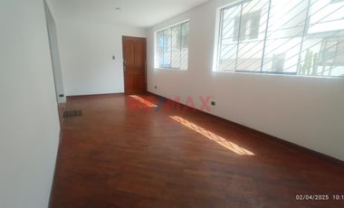 Departamento En Venta – Primer Piso Frente A Parque En Surco