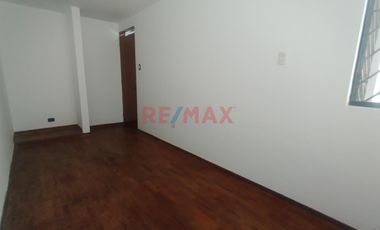 Departamento En Venta – Primer Piso Frente A Parque En Surco