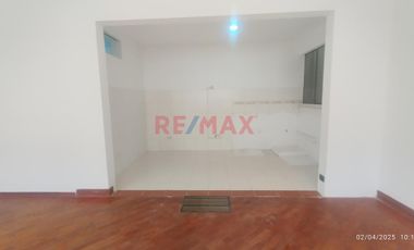 Departamento En Venta – Primer Piso Frente A Parque En Surco