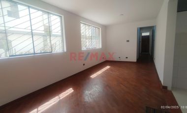 Departamento En Venta – Primer Piso Frente A Parque En Surco