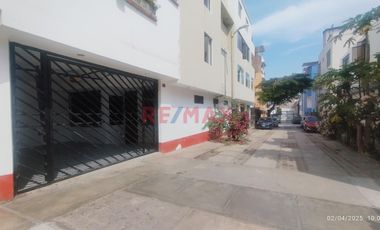 Departamento En Venta – Primer Piso Frente A Parque En Surco