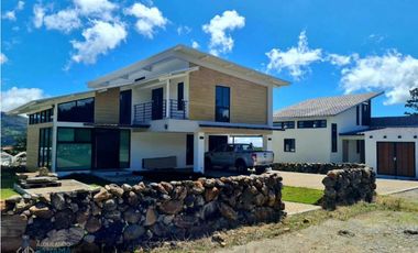 En venta exclusiva residencia en Alto Boquete