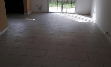 Duplex en calle 12 de Octubre - Monte Grande / APTO A CREDITO!