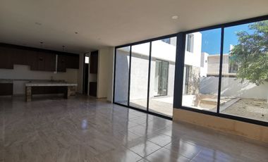 Casa en venta en Privada  al norte de Mérida   4 habitaciones