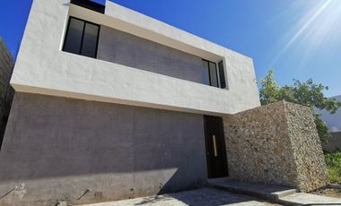 Casa en venta en Privada  al norte de Mérida   4 habitaciones