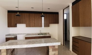 Casa en venta en Privada  al norte de Mérida   4 habitaciones