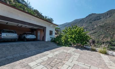 Casa en arriendo de 4 dorm. en Lo Barnechea