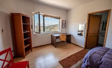 Casa en arriendo de 4 dorm. en Lo Barnechea
