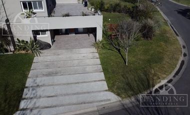Increíble casa  4 DORMITORIOS en San Matías Gran Lote Interno FINANCIA CORTO PLAZO