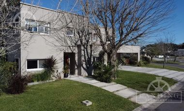 Increíble casa  4 DORMITORIOS en San Matías Gran Lote Interno FINANCIA CORTO PLAZO