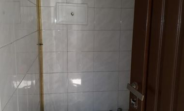 LOCAL EN VTA 60 M2 CON DIVISORES TIPO CASA.- FRENTE.- CASEROS.- EXCELENTE UBICACIÓN.-