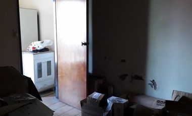 LOCAL EN VTA 60 M2 CON DIVISORES TIPO CASA.- FRENTE.- CASEROS.- EXCELENTE UBICACIÓN.-