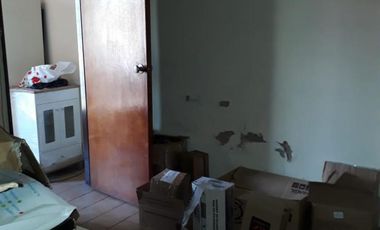 LOCAL EN VTA 60 M2 CON DIVISORES TIPO CASA.- FRENTE.- CASEROS.- EXCELENTE UBICACIÓN.-