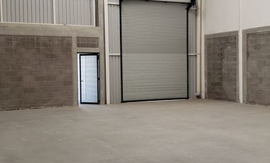 Bodega en renta frente a la Toyota de 177m2