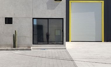 Bodega en renta frente a la Toyota de 177m2