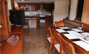 CASA ESQUINERA A DOS CUADRAS DEL CENTRO DE OTAVALO