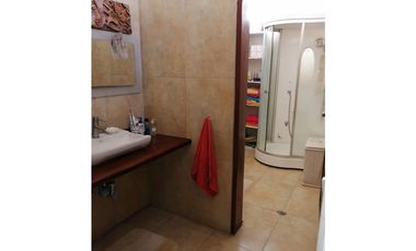 CASA ESQUINERA A DOS CUADRAS DEL CENTRO DE OTAVALO