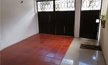 CASA ESQUINERA A DOS CUADRAS DEL CENTRO DE OTAVALO